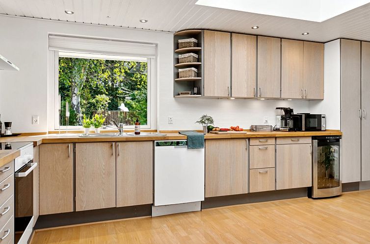 Vakantiehuis "Hjalmine" - 1.5km from the sea