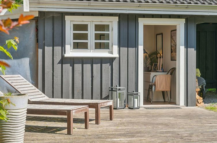 Vakantiehuis "Veljan" - 1.2km from the sea