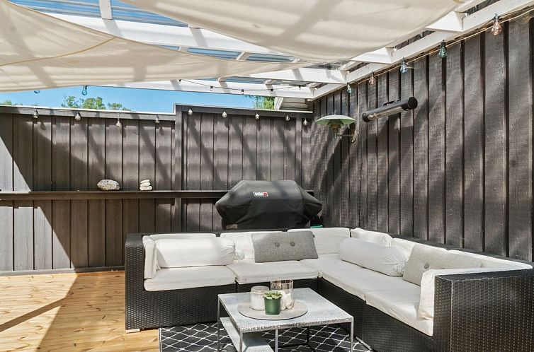 Vakantiehuis "Veljan" - 1.2km from the sea