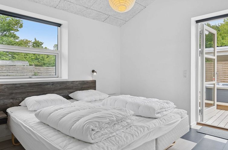 Vakantiehuis "Veljan" - 1.2km from the sea