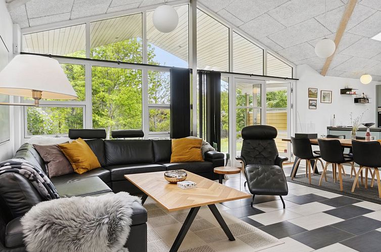 Vakantiehuis "Veljan" - 1.2km from the sea