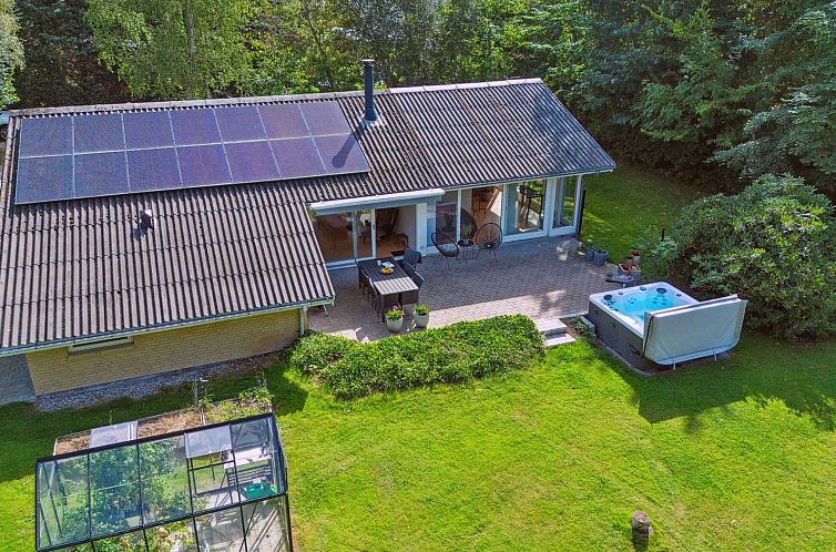 Vakantiehuis "Hjalmine" - 1.4km from the sea