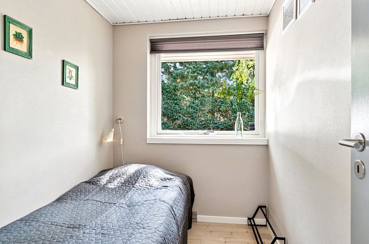 Vakantiehuis "Hjalmine" - 1.4km from the sea