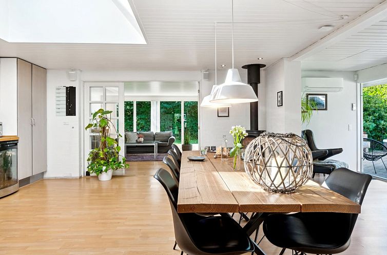 Vakantiehuis "Hjalmine" - 1.4km from the sea