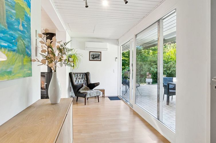 Vakantiehuis "Hjalmine" - 1.4km from the sea