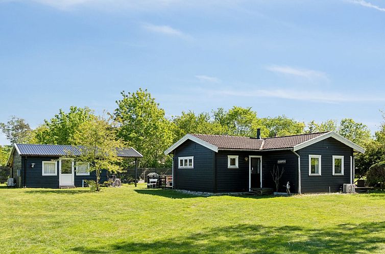 Vakantiehuis "Janna" - 1.4km from the sea