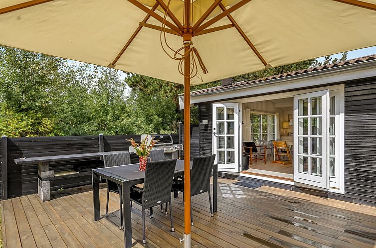 Vakantiehuis "Fjola" - 200m from the sea