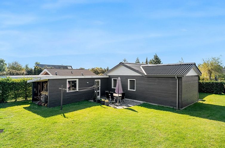 Vakantiehuis "Stina" - 600m from the sea