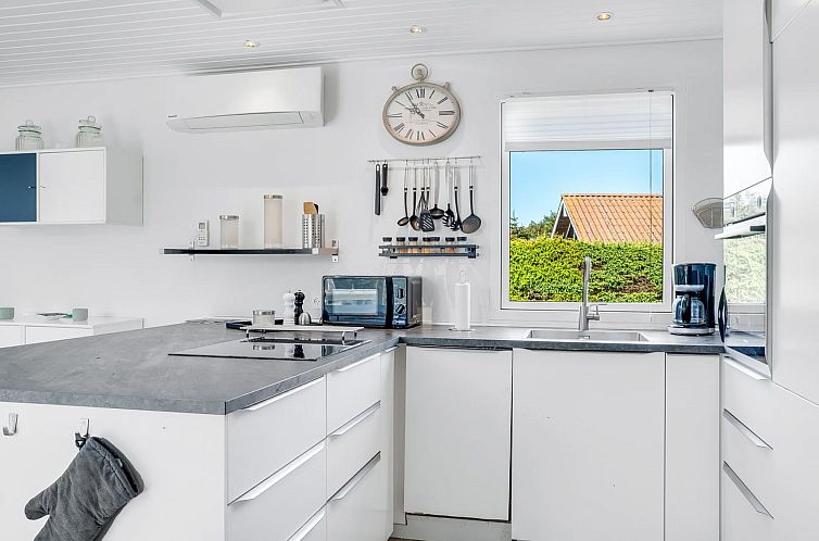 Vakantiehuis "Stina" - 600m from the sea