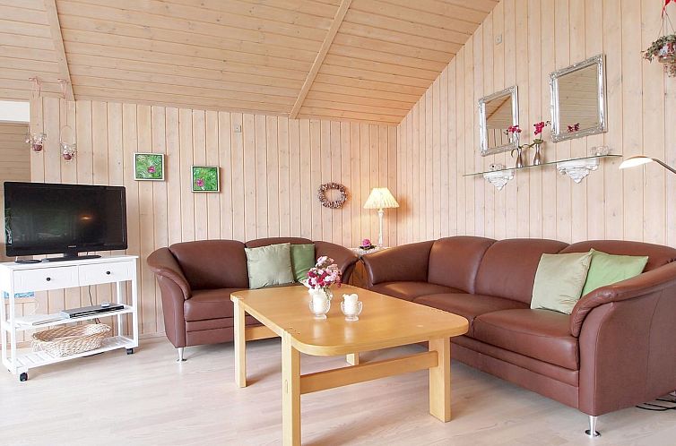 Vakantiehuis "Lilia" - 900m from the sea