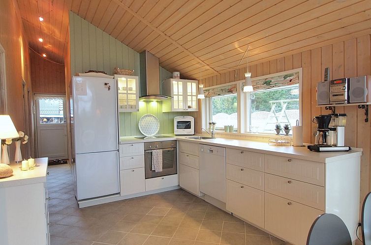 Vakantiehuis "Lilia" - 900m from the sea