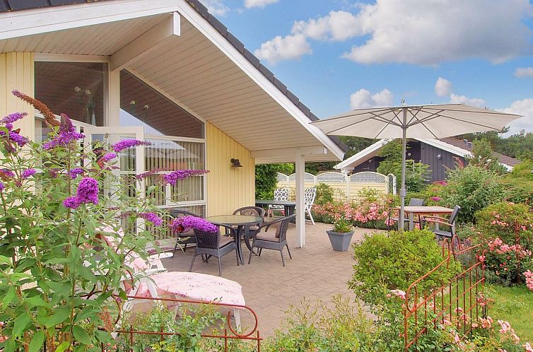 Vakantiehuis "Lilia" - 900m from the sea