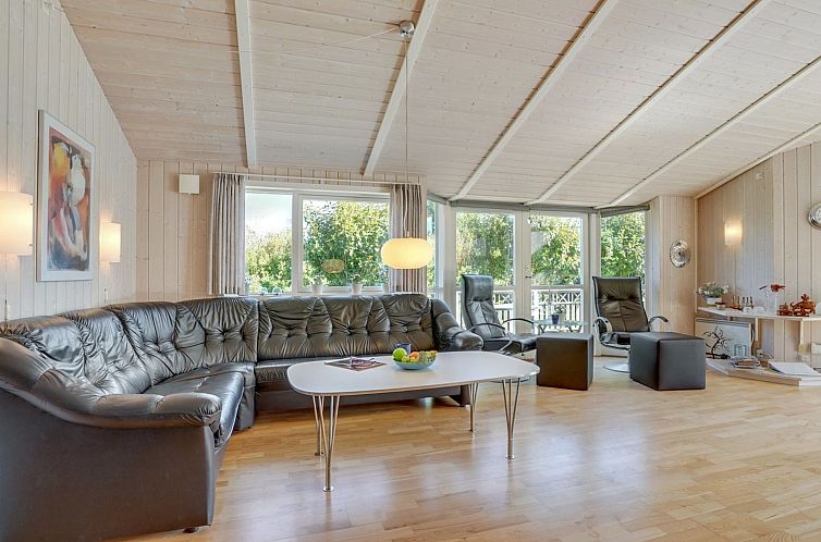 Vakantiehuis "Karoliina" - 900m from the sea