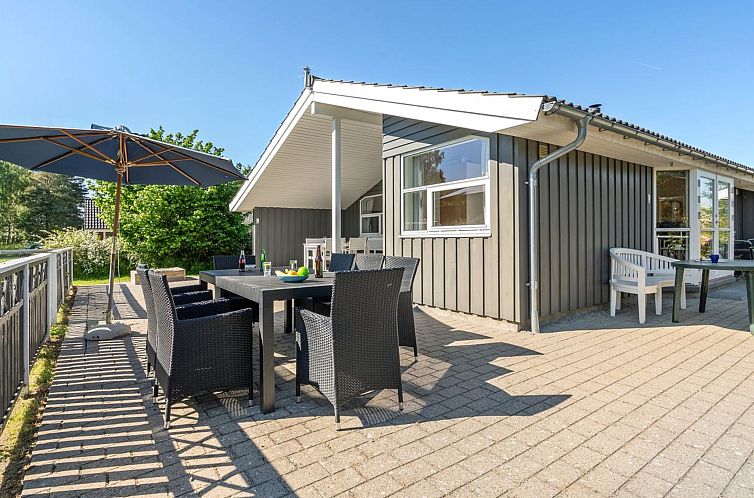 Vakantiehuis "Karoliina" - 900m from the sea