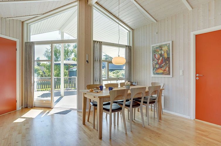 Vakantiehuis "Karoliina" - 900m from the sea