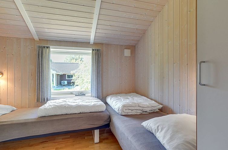 Vakantiehuis "Karoliina" - 900m from the sea