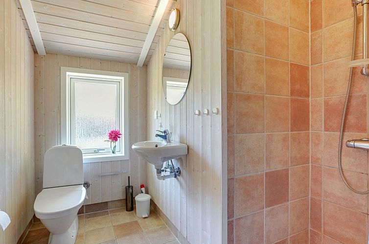 Vakantiehuis "Karoliina" - 900m from the sea