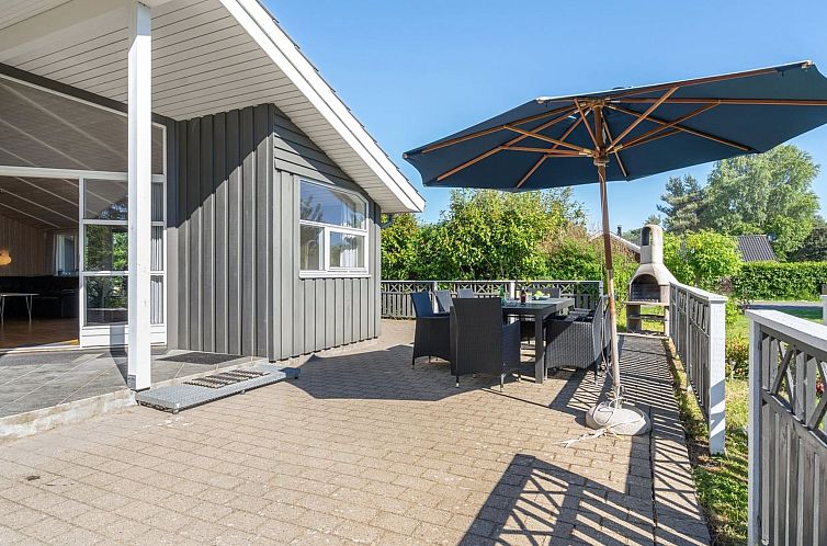 Vakantiehuis "Karoliina" - 900m from the sea