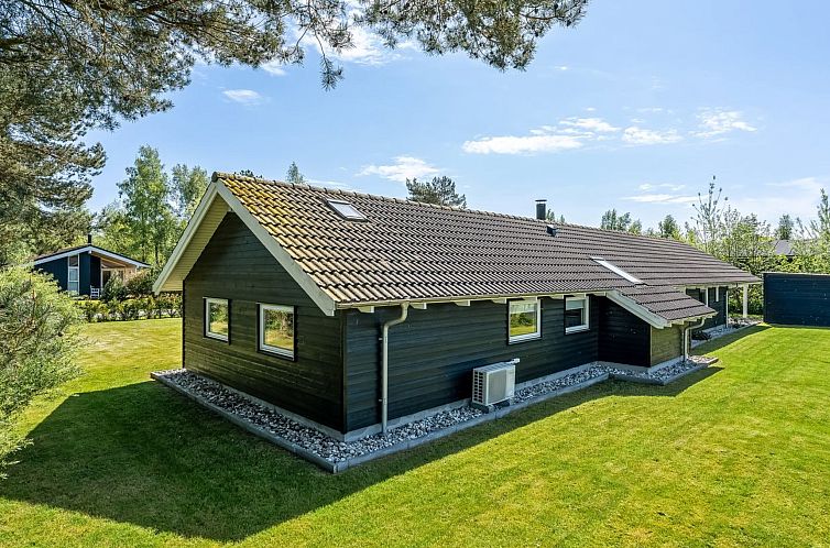 Vakantiehuis "Gudlaug" - 1km from the sea