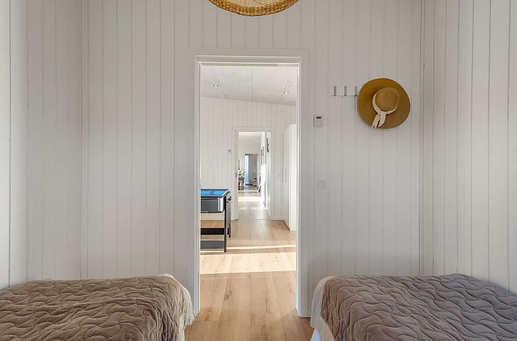 Vakantiehuis "Gudlaug" - 1km from the sea