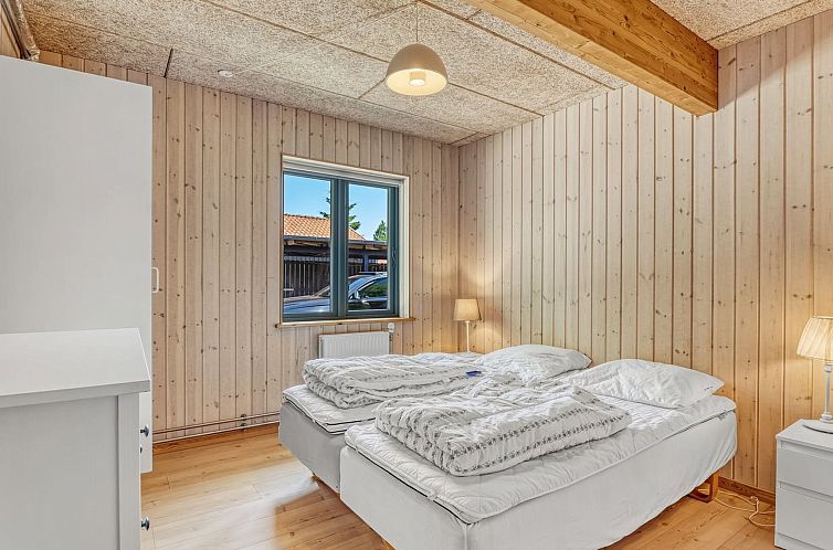 Vakantiehuis "Naili" - 750m from the sea