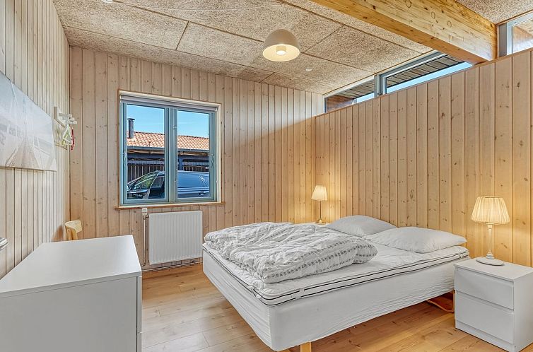 Vakantiehuis "Naili" - 750m from the sea