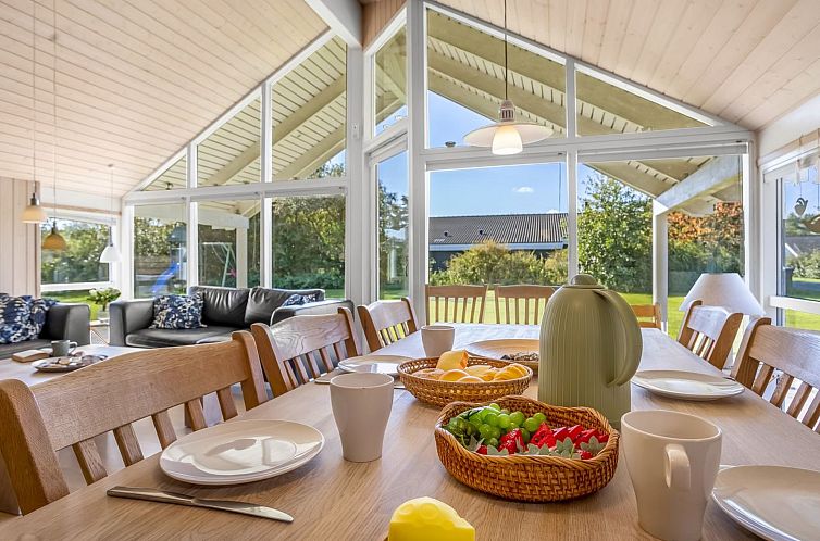 Vakantiehuis "Enid" - 700m from the sea