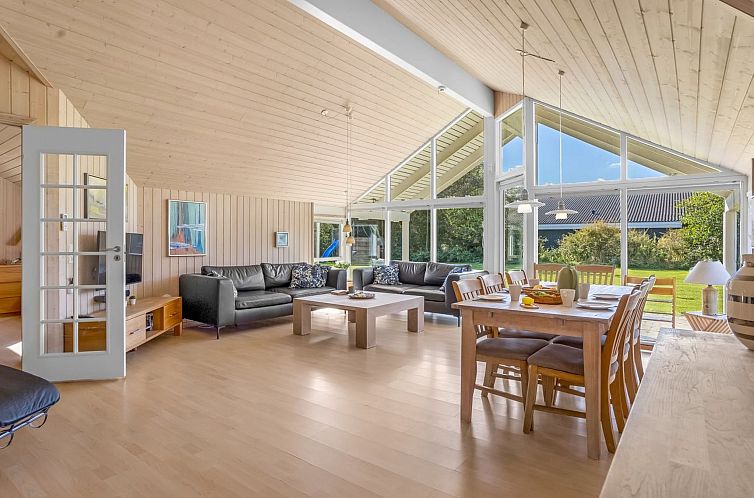 Vakantiehuis "Enid" - 700m from the sea