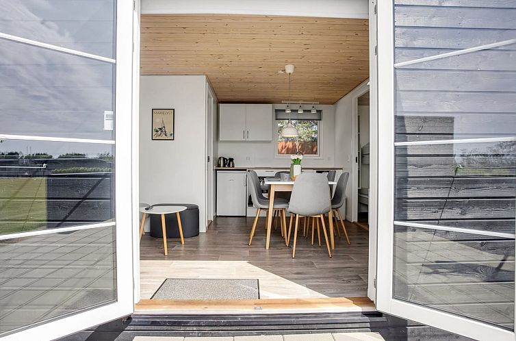 Vakantiehuis "Enid" - 700m from the sea