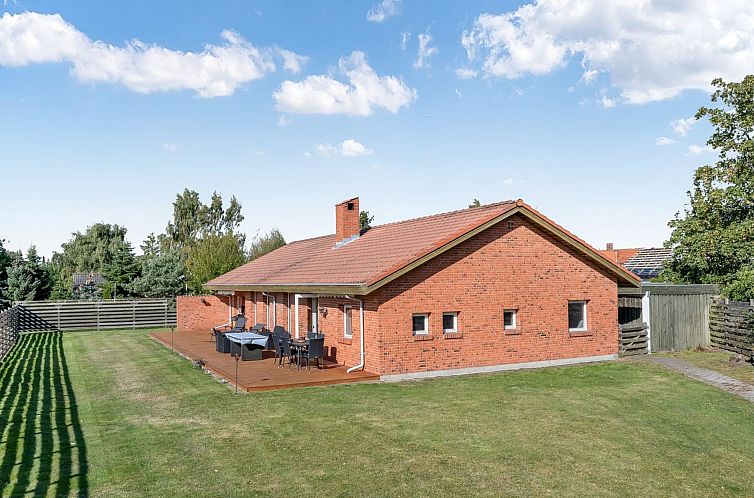 Vakantiehuis "Brun" - 900m from the sea