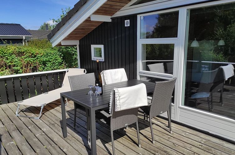 Vakantiehuis "Augusta" - 700m from the sea