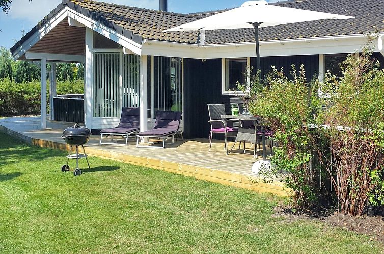 Vakantiehuis "Augusta" - 700m from the sea