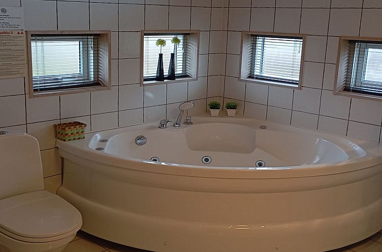 Vakantiehuis "Augusta" - 700m from the sea