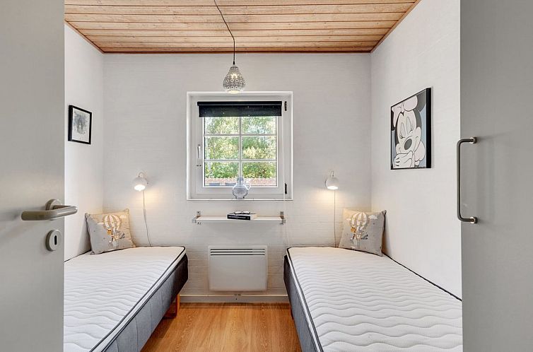 Vakantiehuis "Taralyn" - 1.3km from the sea