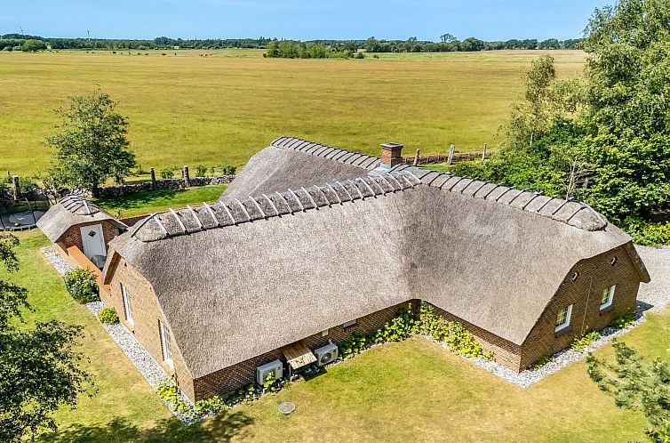 Vakantiehuis "Taralyn" - 1.3km from the sea