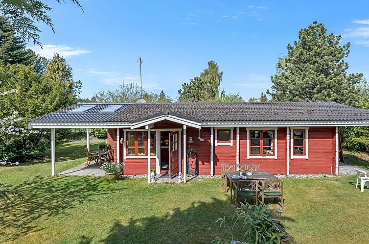 Vakantiehuis "Berit" - 700m from the sea