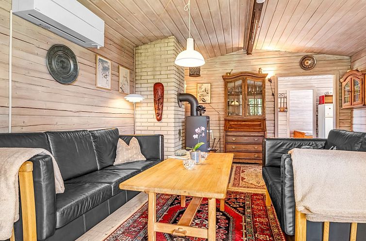 Vakantiehuis "Berit" - 700m from the sea