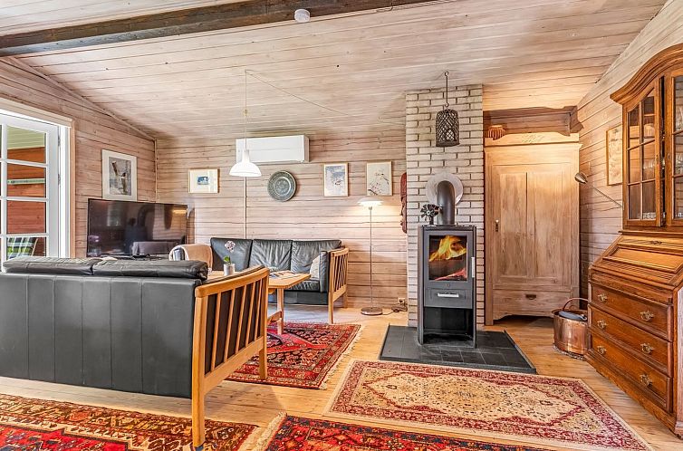Vakantiehuis "Berit" - 700m from the sea