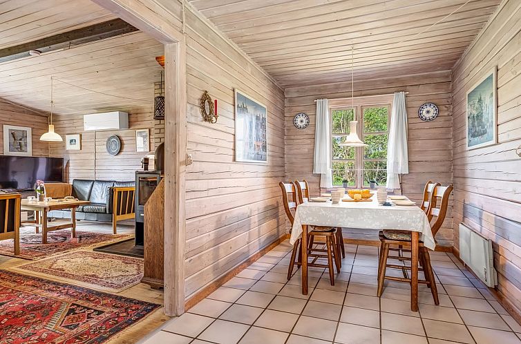 Vakantiehuis "Berit" - 700m from the sea