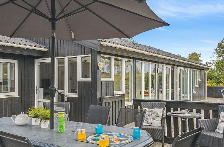Vakantiehuis "Hallveig" - 1.1km from the sea