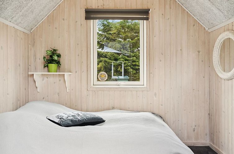 Vakantiehuis "Hallveig" - 1.1km from the sea