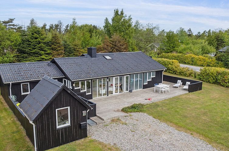 Vakantiehuis "Hallveig" - 1.1km from the sea