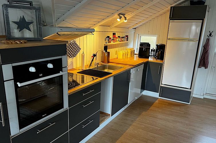 Vakantiehuis "Analine" - 1km from the sea