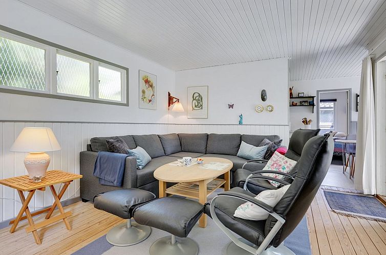 Vakantiehuis "Harri" - 700m from the sea