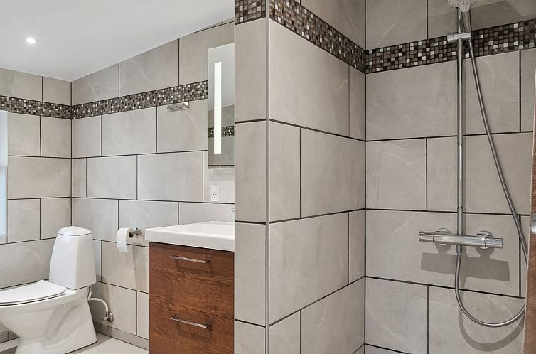 Vakantiehuis "Bjarka" - 700m from the sea