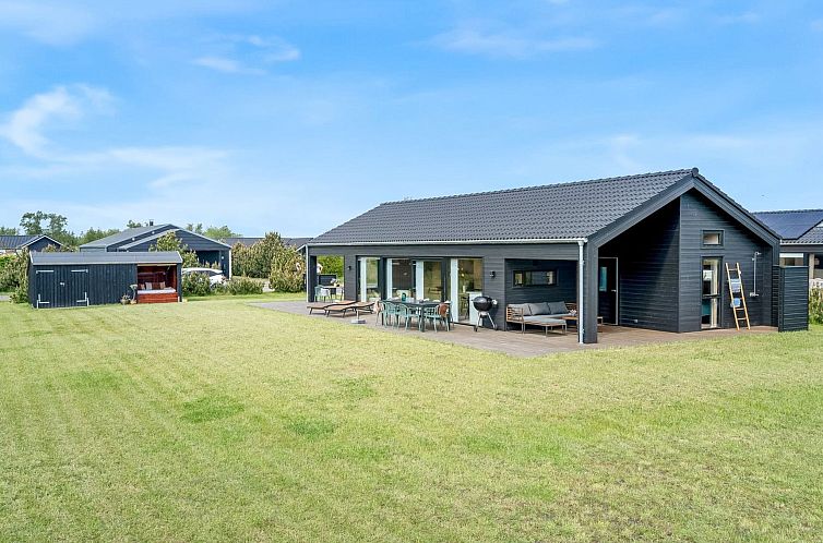 Vakantiehuis "Edite" - 900m from the sea