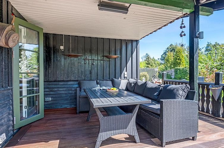 Vakantiehuis "Eljena" - 550m from the sea