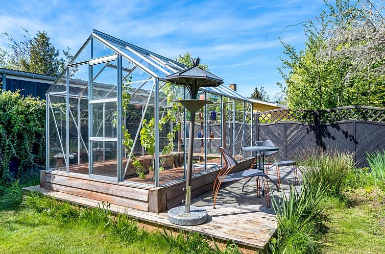 Vakantiehuis "Eljena" - 550m from the sea