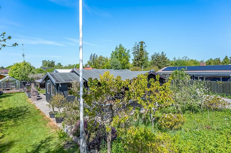 Vakantiehuis "Eljena" - 550m from the sea
