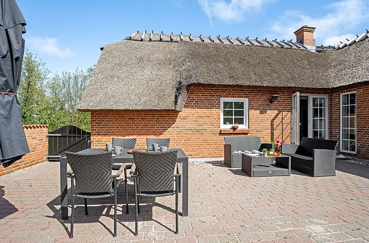 Vakantiehuis "Krok" - 1.2km from the sea